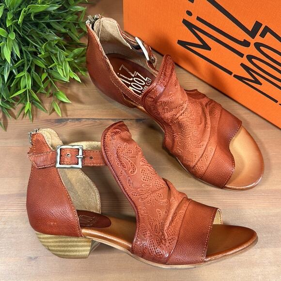 Miz Mooz Corra Leather Wide Width Heeled Sandals Size 38W - Picture 3 of 9